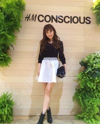 男性に質問です 黒い服 トップス を着てる女性はモテないと思い Yahoo 知恵袋