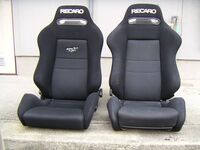 このレカロのシートはSR2でしょうか？SR3とわかりにくいので教えて 