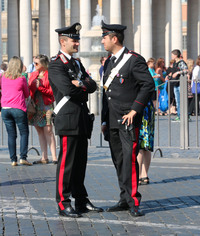 圧倒的にかっこいいと思う世界の警察の制服ベスト3を教えて下さい イタリア Yahoo 知恵袋