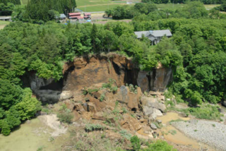 08年に岩手宮城で起こった地震で ヘリ中継にて偶然にも巨人の骨が写ってい Yahoo 知恵袋