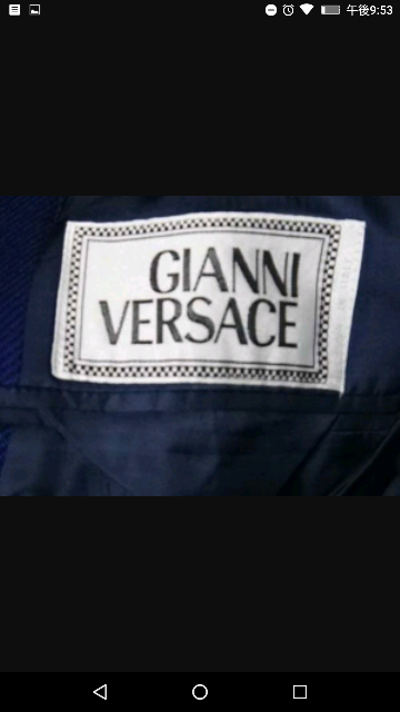 ジャンニヴェルサーチについて質問です。VERSACEのこのタグは本物