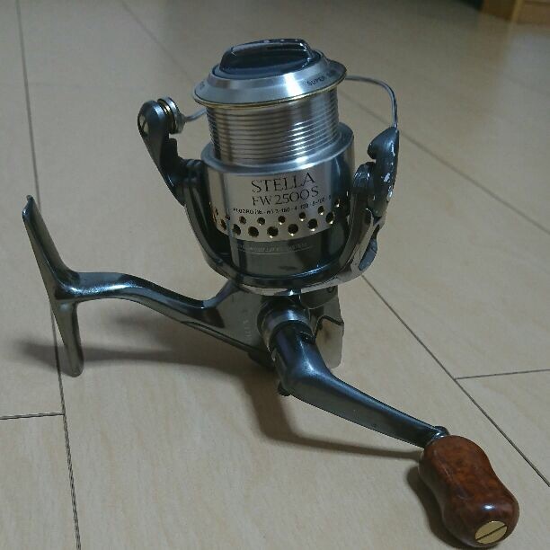 SHIMANO01ステラのハンドルノブを交換したいのですが何タイプなのかが