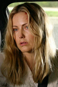 ウォーキングデッドseason１の1話下半身がない芝生にいたゾンビをリックが Yahoo 知恵袋