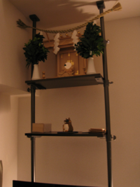 マンションの壁に神棚用の棚を付けたいのですが 画ビョウも通らないのでコンクリート 教えて 住まいの先生 Yahoo 不動産