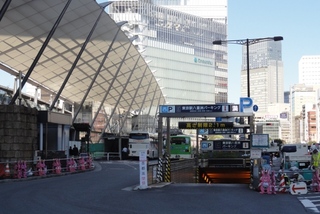 東京駅に 車で迎えに行くときの 車の止め場所を教えてください 駅前 Yahoo 知恵袋