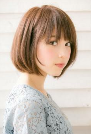 ショートボブにしました 段カットにしたら後ろ髪がはねて横髪が納得のいく Yahoo 知恵袋