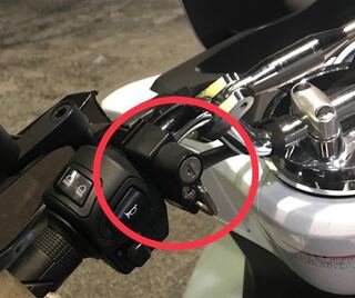 先日pcxのメットインの質問をさせていただいたのですがメットインにはフルフェイ Yahoo 知恵袋
