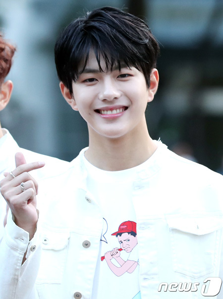 韓国の男性アイドルについてです 最近人気でよくtwitterなどのsns Yahoo 知恵袋