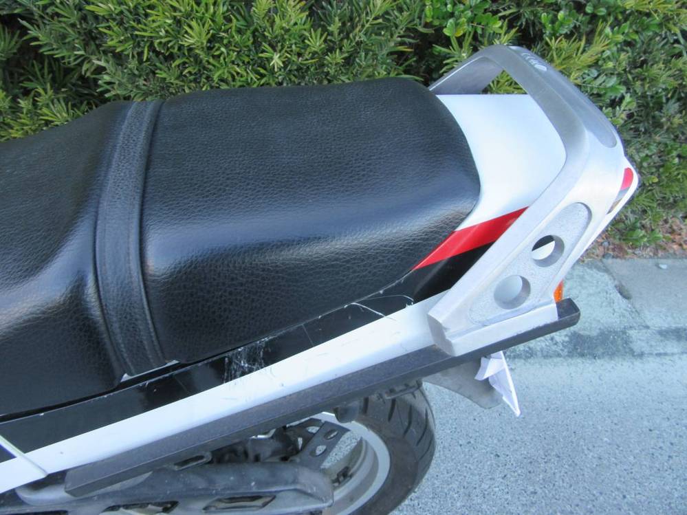 vt250feにタンデムバーをつけたいのですが付けれるのないですかね