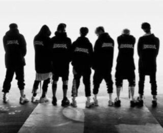 Btsとikonの後ろ姿の画像貼ってください Ikonです Yahoo 知恵袋