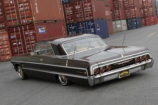 後ろのタイヤが止まってる時に沈んでいるアメ車の種類のことをなんと言うので Yahoo 知恵袋