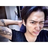 シドの明希のタトゥーで 13が入っているのがよく見える画像を持 Yahoo 知恵袋