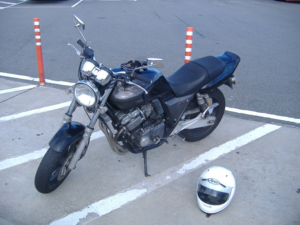 コルク半 必ず期限内に支払いしてください 400ccバイクにコルク半は違反ですか？ - 調べても違反、違反では