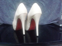 ダイアナのサンダル ピンヒールのやつ はっきり言って足が痛くなりませ Yahoo 知恵袋