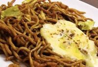 焼きそばにチーズをトッピングしませんか 私は目玉焼きを必ず Yahoo 知恵袋