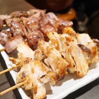 焼き鳥に塩をかけるのと塩こしょうをかけるのとではどちらが美味しいです Yahoo 知恵袋