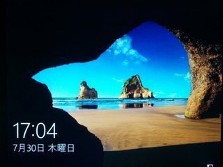 Windows10の壁紙というかロック画面で出てくる海岸の岩が Yahoo 知恵袋