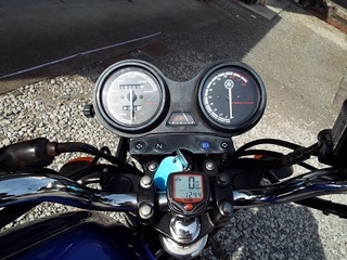バイクにスマホのホルダーを付けてスマホのスピードメーターアプリをメー Yahoo 知恵袋