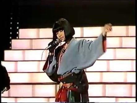 ハロウィンのコスプレで中森明菜さんのdesireの衣装を着よ Yahoo 知恵袋