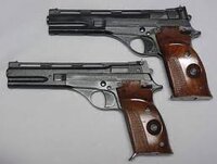 ブラックラグーンの三合会チェンさんが使っているこの銃は実銃です Yahoo 知恵袋