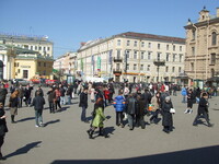 ドフトエフスキーの罪と罰で出てくる地面にキスのシーンですが 実際にどこで Yahoo 知恵袋