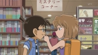 名探偵コナンのアニメで 本屋にて灰原がコナンの顔に指を立てるシーンがあるのは何 Yahoo 知恵袋
