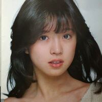 中森明菜さんがしていた髪型は松田聖子さんの聖子ちゃんカットの長いバージョ Yahoo 知恵袋