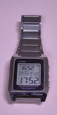 二カ国表示の時計デジタルで二カ国表示の腕時計ってないのでしょうか Yahoo 知恵袋