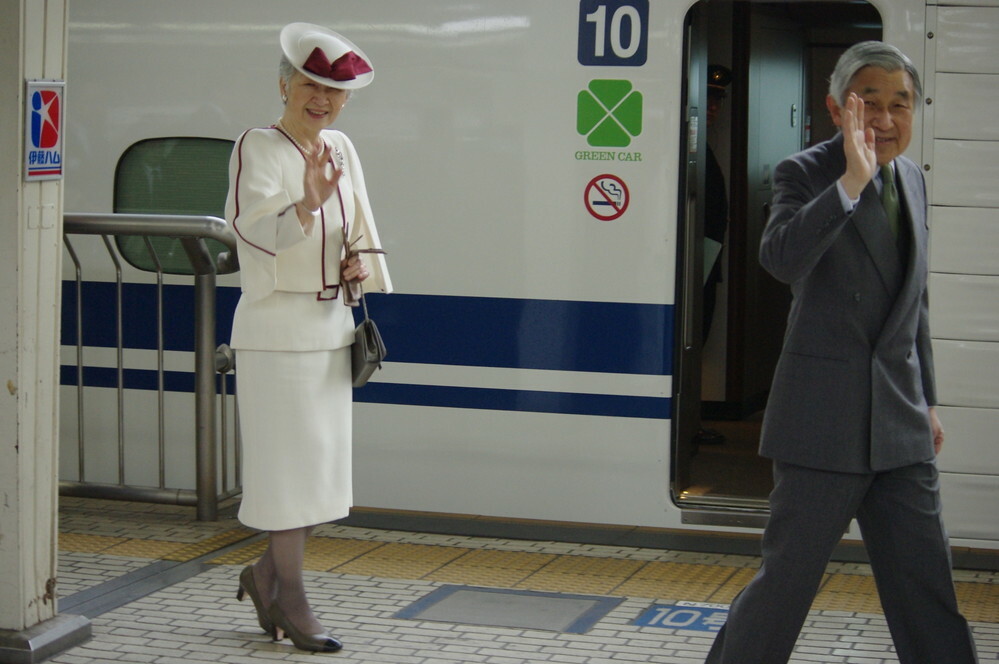 新幹線で芸能人いないかな と 用もないのにグリーン車を行ったり Yahoo 知恵袋