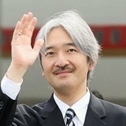 秋篠宮さんは髭を剃ってませんか 白髪もお梳りになってません Yahoo 知恵袋