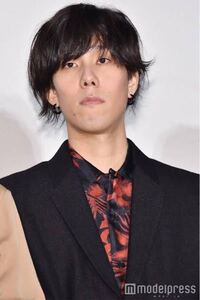 Radwimpsのボーカルの野田洋次郎さんってピアスをつけていま Yahoo 知恵袋