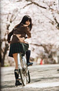 女子 セール 高生 自転車 スカート