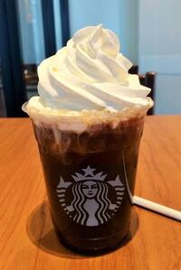 スタバで生クリーム乗ってて あまり甘くないコーヒー系なのって Yahoo 知恵袋