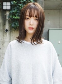 美容師さんにお尋ねです エラ張りのベース顔の人が外ハネをしたら変ですか Yahoo 知恵袋