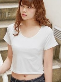 ヘソ出しのｔシャツなどのトップスって なんか特別な名前ありますか Yahoo 知恵袋