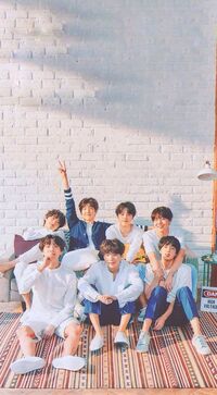 Btsが日本の番組に出て ピンクの服の人誰 黄色の服の人誰 ってt Yahoo 知恵袋