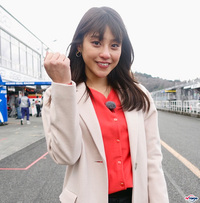 黒いアナウンサーでお馴染みの岡副麻希アナは夏になると更に黒になります Yahoo 知恵袋