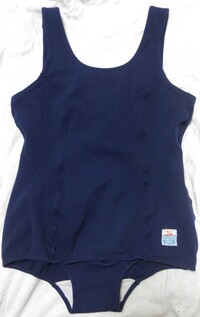 プールに行きたいんですがワンピースの水着とかでもプールって入れるのでしょう Yahoo 知恵袋