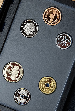 趣味で記念硬貨や旧硬貨、旧紙幣を収集しています。旧紙幣、旧硬貨 