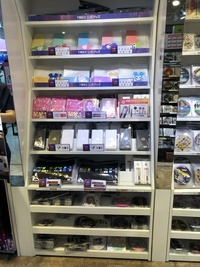 Twiceの公式のグッズってネット以外でどこで買ってますか 新大久保に Yahoo 知恵袋