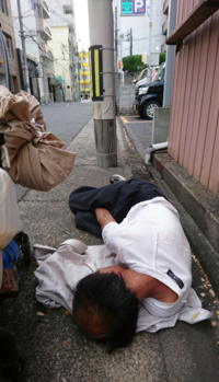 老人は何故距離感が近すぎるのですか おばさんもこちらが苦痛なくらいに Yahoo 知恵袋