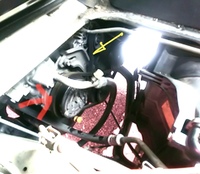 車の運転座席下の矢印のベルトはファンベルトですか キュルキュル音がします ベル Yahoo 知恵袋