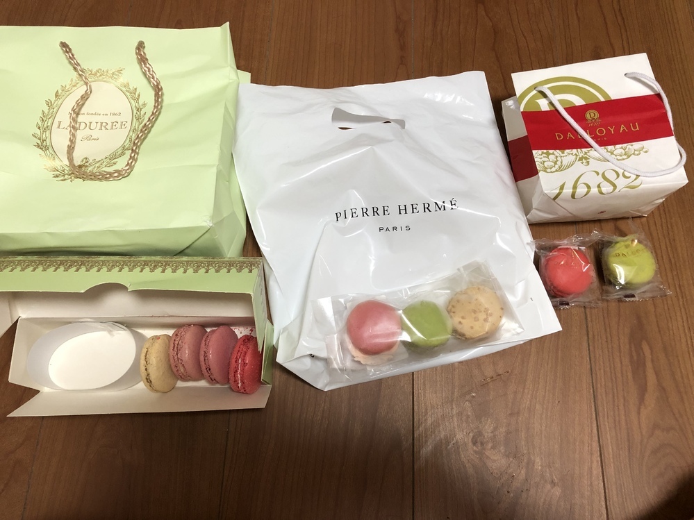 Laduree ラデュレ のマカロンって1個から箱に入れてもらえるみたいな Yahoo 知恵袋