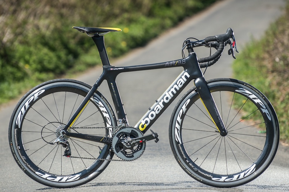 最近ボードマンのフルカーボンピストバイクを中古で1万円で購入しま