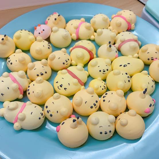 メレンゲクッキーにチョコペンで顔とか描く場合焼く時に