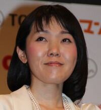 画像の人物は井森美幸 さんに似ていますか 双子のリリーズの似てる度 Yahoo 知恵袋
