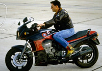 フルカウルのバイクに革ジャン来て乗ったらおかしいですかね Yahoo 知恵袋