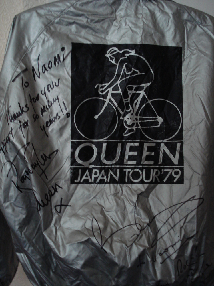 クイーンのロジャーテイラーの声、歌声は魅力的です、ちょっとハス