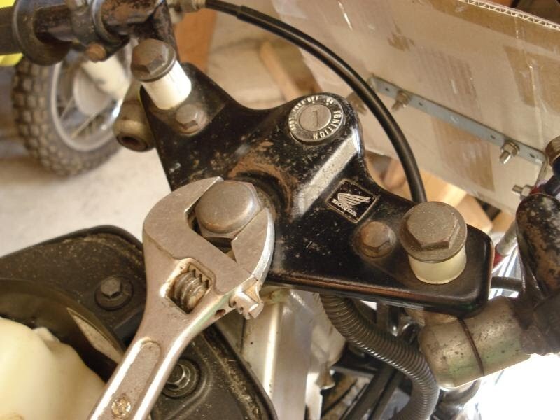 ns-1のトップブリッジのセンターボルトの指定トルクを教えて