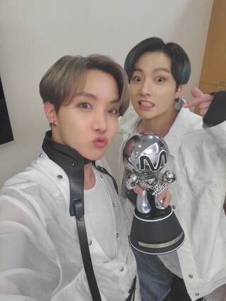 Btsチョン兄弟 ホソク ジョングク の公式の写真ありましたら貼っ Yahoo 知恵袋